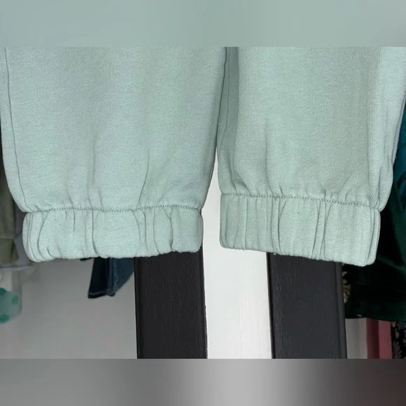 Hollister - Daisy Ultra High-Rise Joggers - Picture 5 of 7